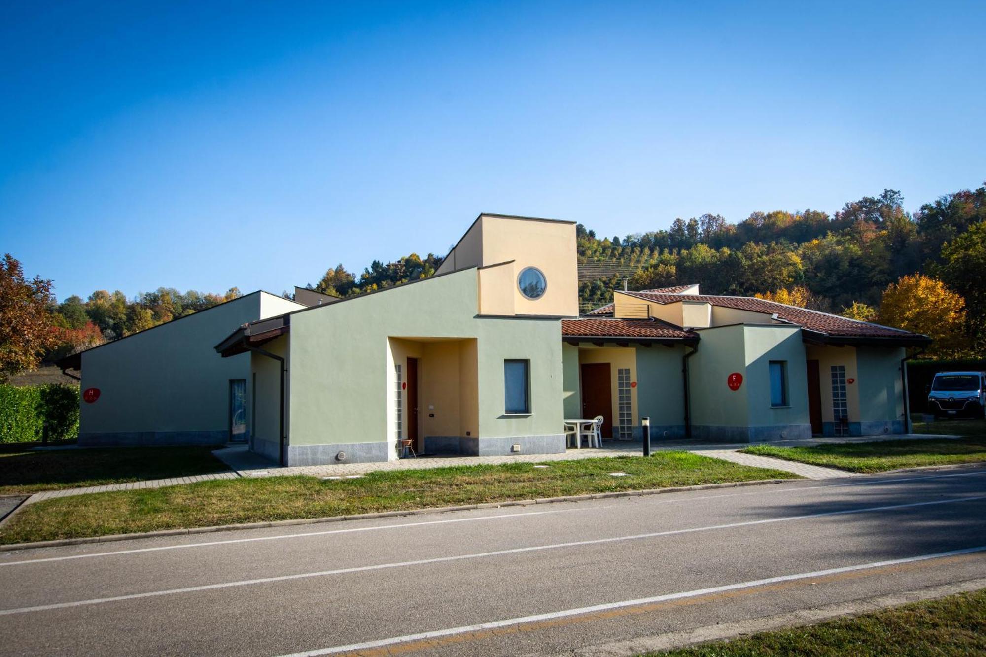 Albavillage Wellness & 3*